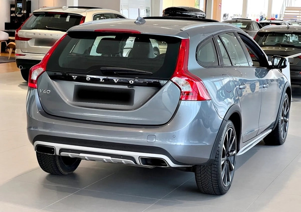 Volvo V60 cena 105900 przebieg: 126000, rok produkcji 2018 z Połczyn-Zdrój małe 254